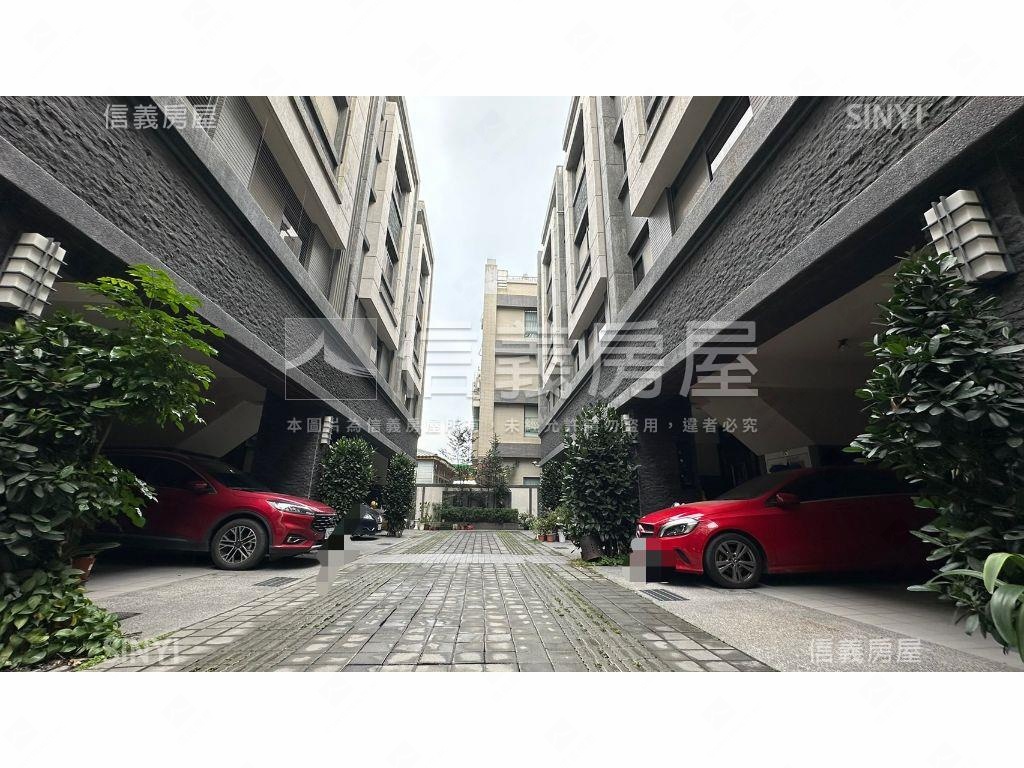 楠梓漂亮面寬雙車墅房屋室內格局與周邊環境