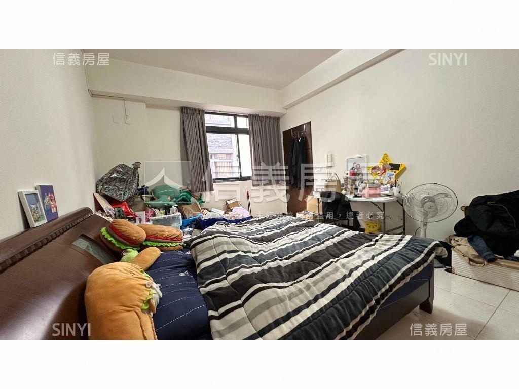 楠梓漂亮面寬雙車墅房屋室內格局與周邊環境