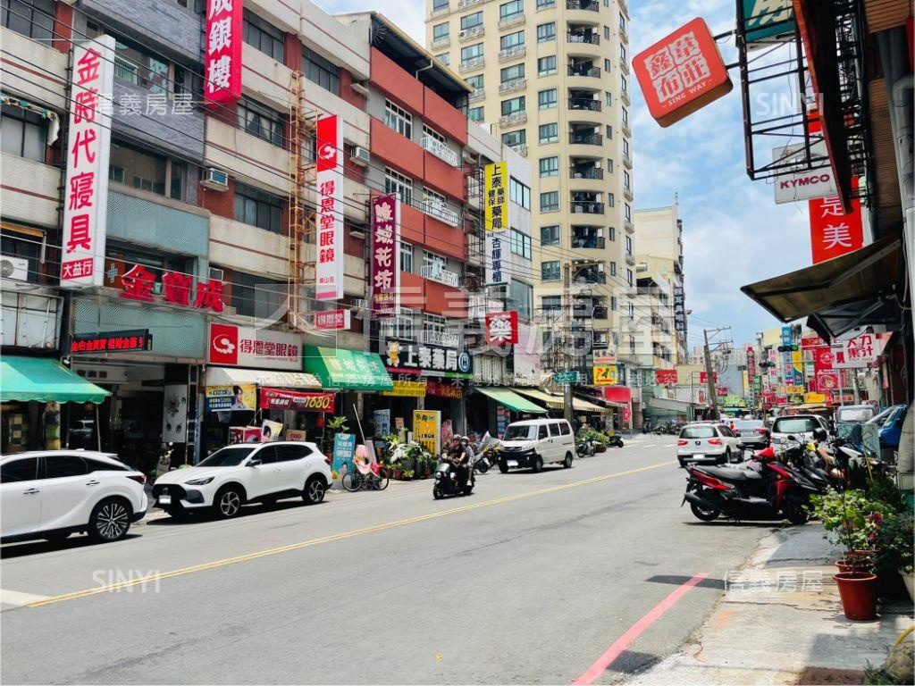 近鼎山家樂福小資採光套房房屋室內格局與周邊環境