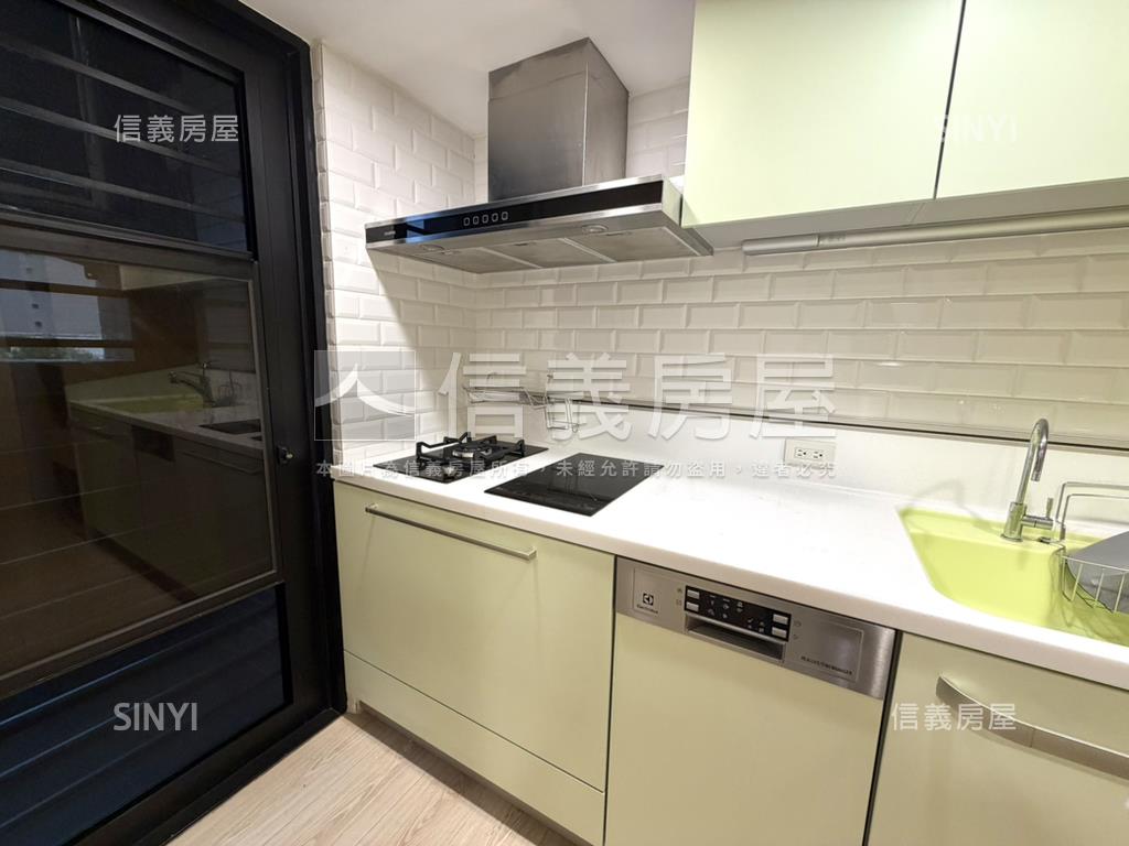 中正一境挑高美宅車位房屋室內格局與周邊環境