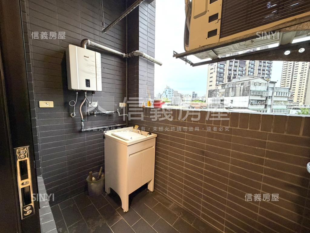 中正一境挑高美宅車位房屋室內格局與周邊環境