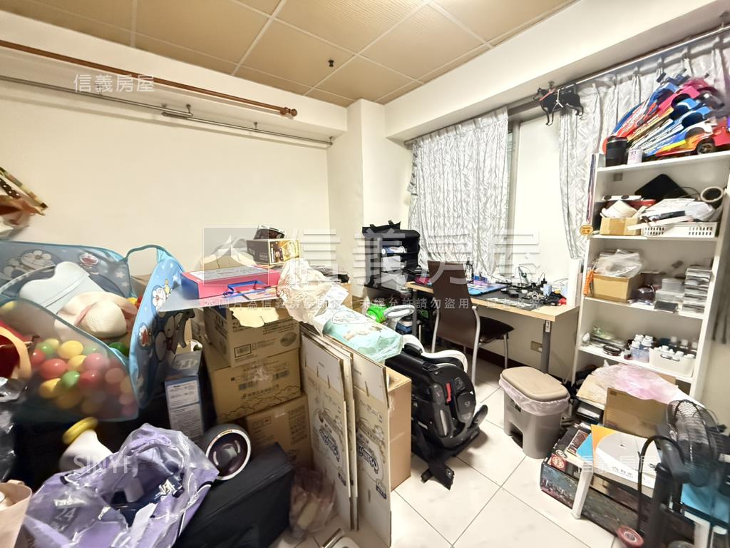 近捷運超值。三房車位房屋室內格局與周邊環境