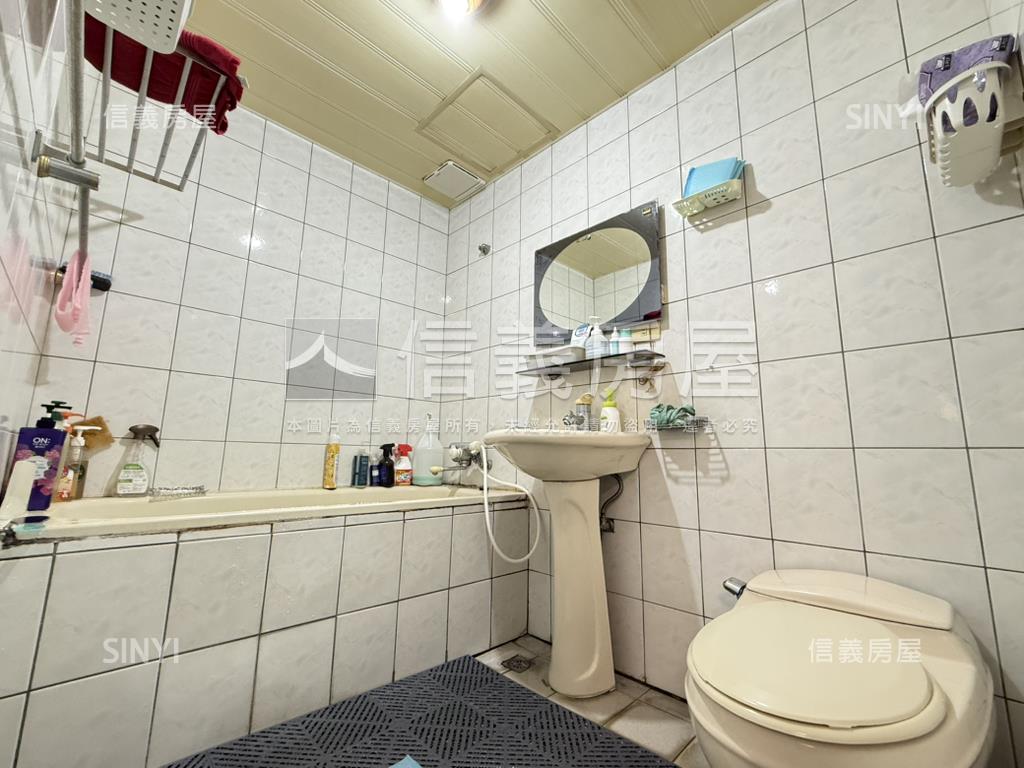 近捷運超值。三房車位房屋室內格局與周邊環境