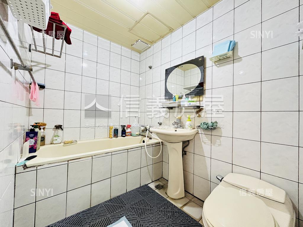 近捷運超值。三房車位房屋室內格局與周邊環境