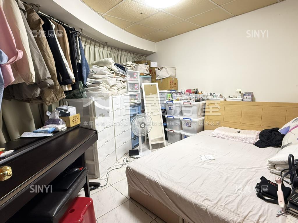 近捷運超值。三房車位房屋室內格局與周邊環境