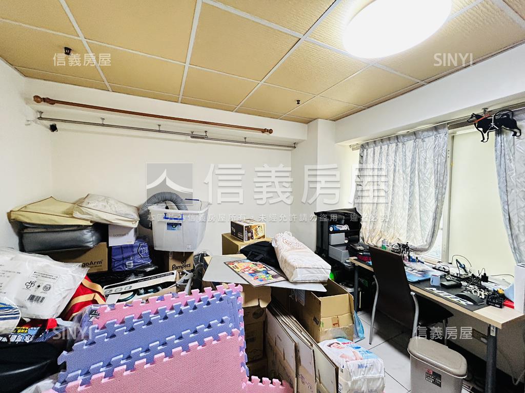 近捷運超值。三房車位房屋室內格局與周邊環境