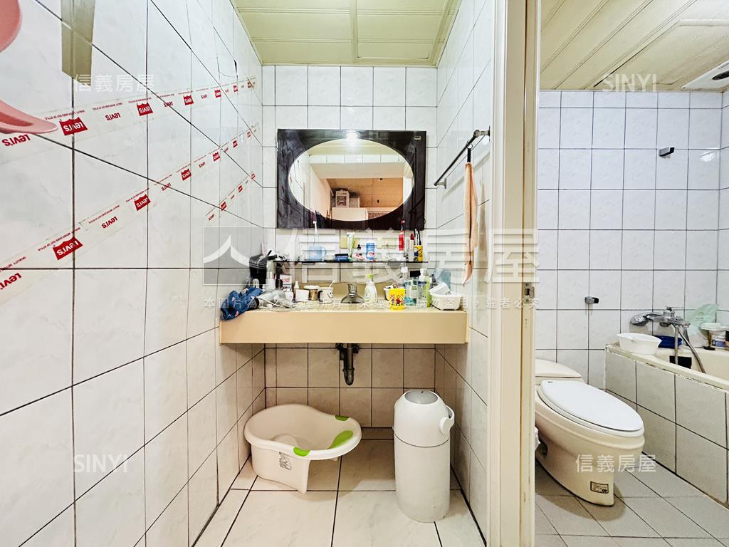 近捷運超值。三房車位房屋室內格局與周邊環境