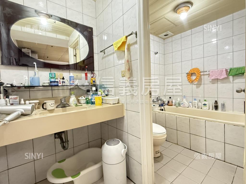 近捷運超值。三房車位房屋室內格局與周邊環境