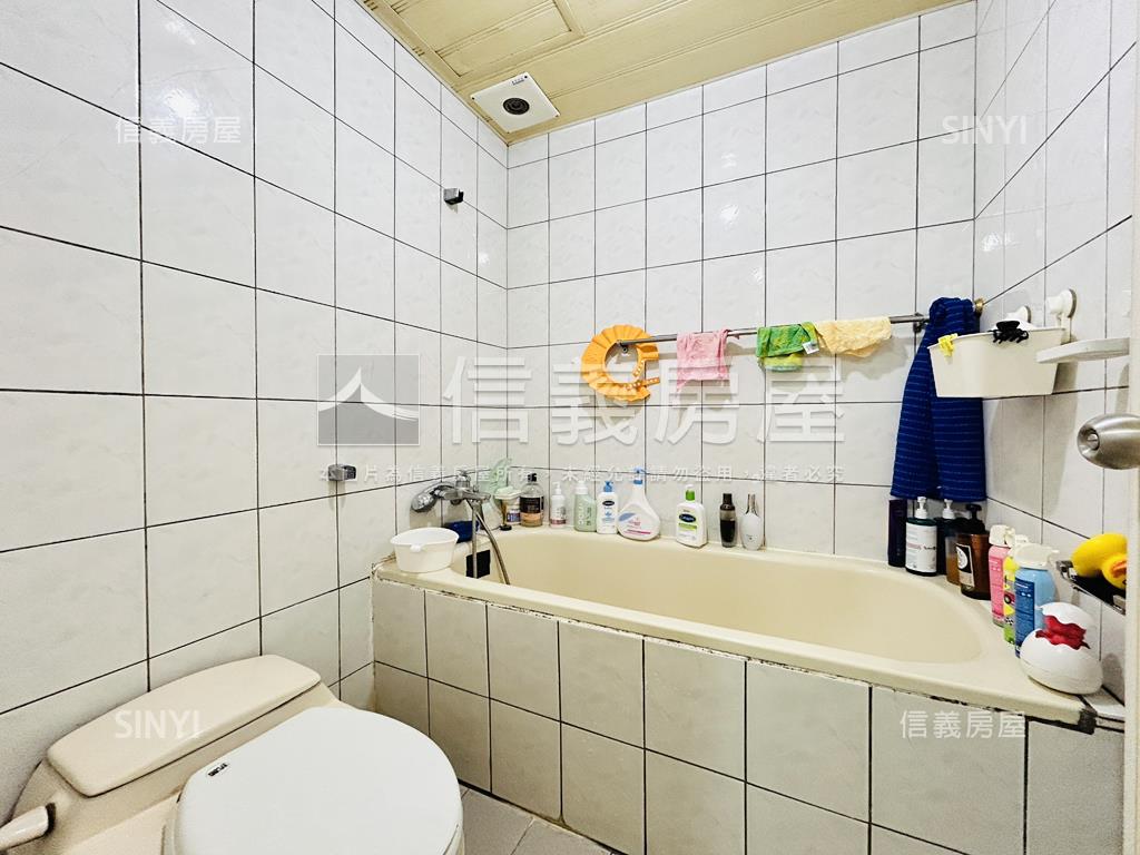 近捷運超值。三房車位房屋室內格局與周邊環境