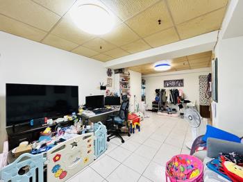 近捷運超值。三房車位