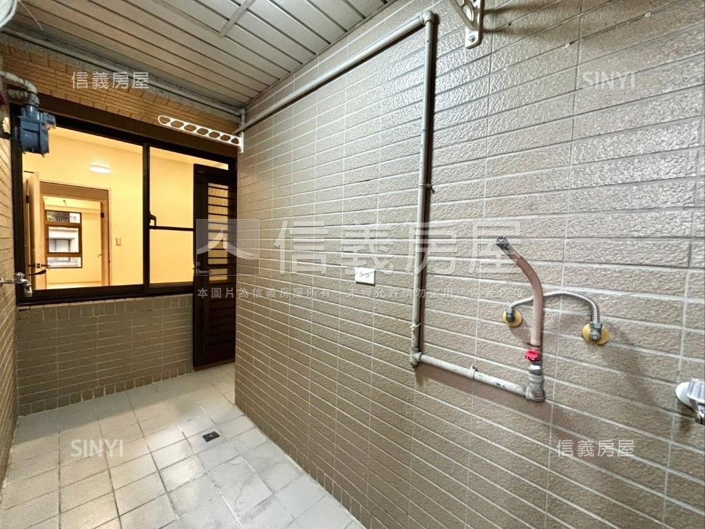 中正氣派翠堤電梯三房房屋室內格局與周邊環境
