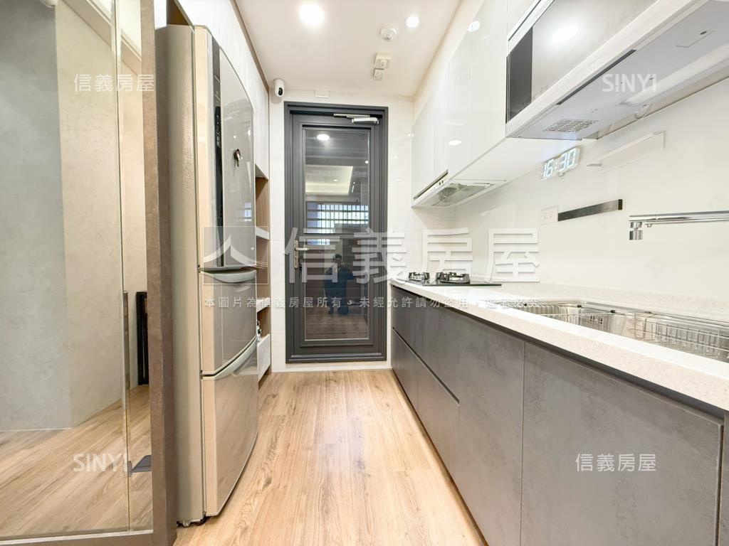 大城仰雲精裝潢三房車位房屋室內格局與周邊環境