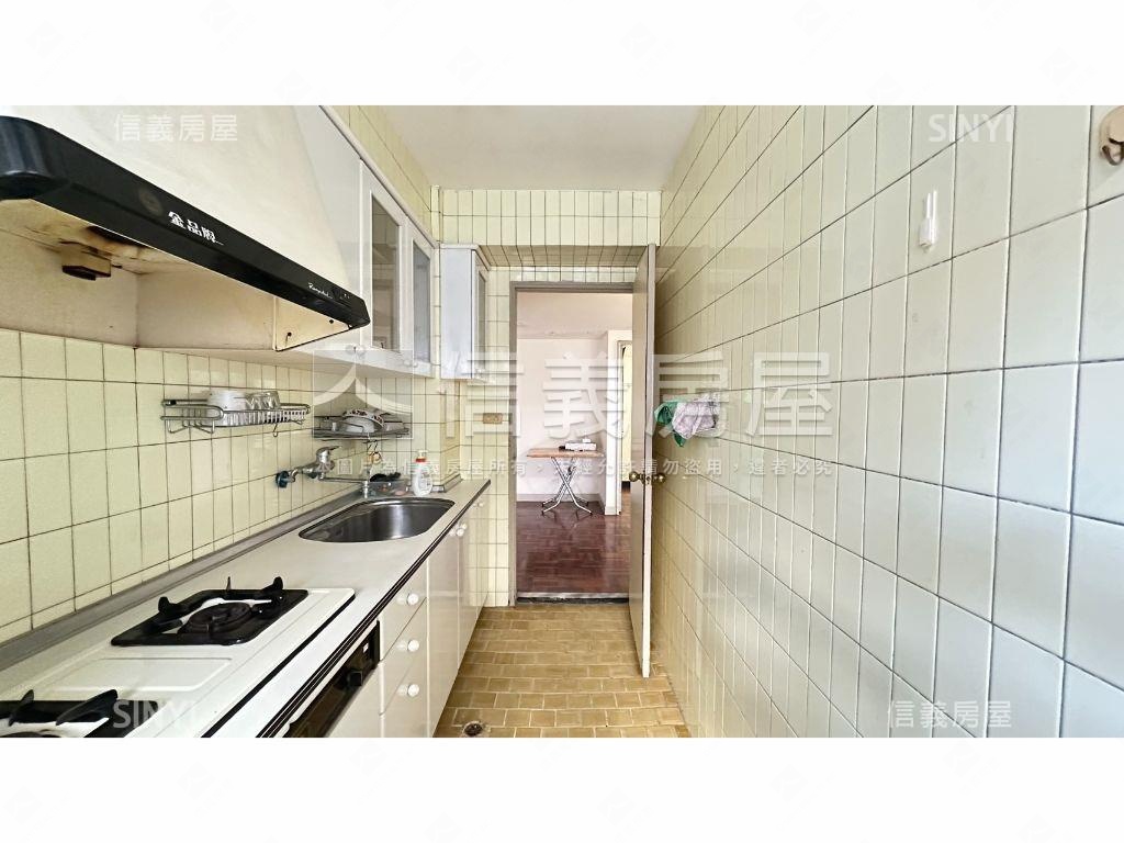 潤華大樓電梯三房房屋室內格局與周邊環境