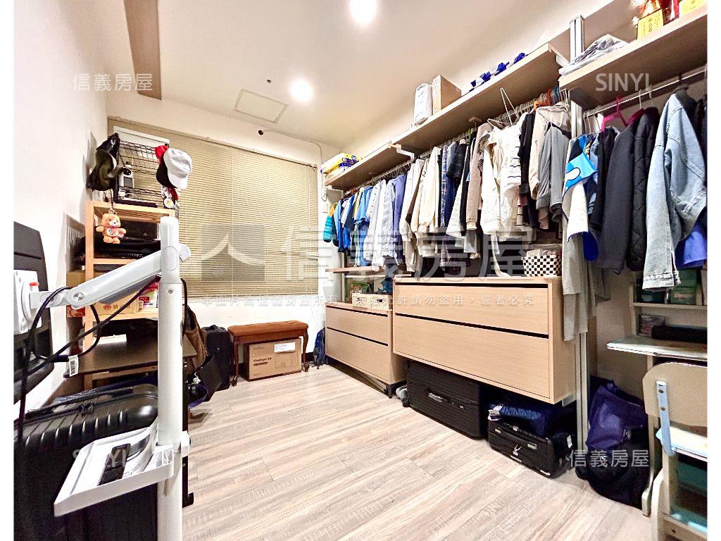 Ｒ６大樓雙軌三房平移車位房屋室內格局與周邊環境