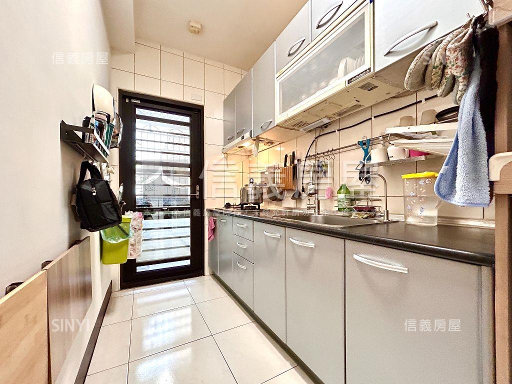 Ｒ６大樓雙軌三房平移車位房屋室內格局與周邊環境