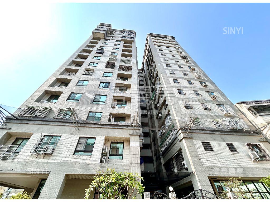 Ｒ６大樓雙軌三房平移車位房屋室內格局與周邊環境