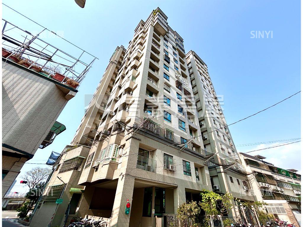 Ｒ６大樓雙軌三房平移車位房屋室內格局與周邊環境