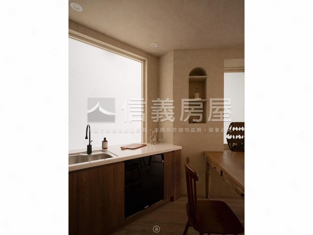 西區絕美風格設計透天宅房屋室內格局與周邊環境