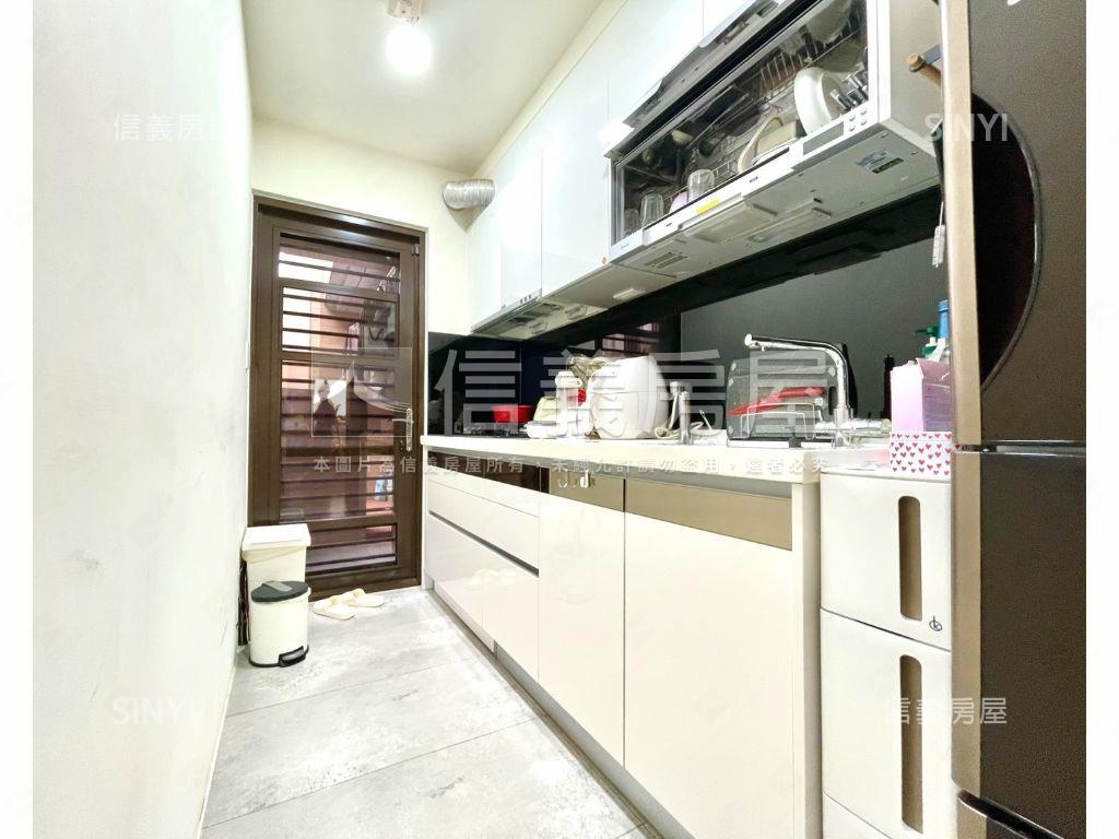 朝南精美大兩房平面車位房屋室內格局與周邊環境