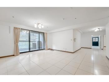 大鵬新城三房平車出價可談