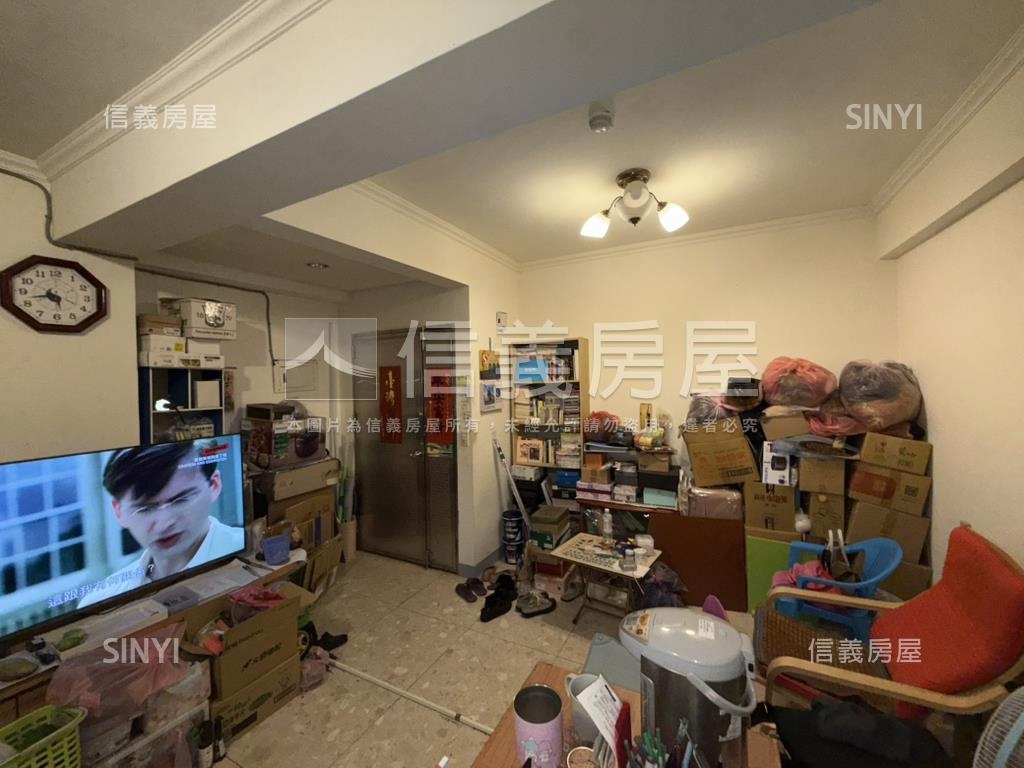 南區小資三房有電梯房屋室內格局與周邊環境