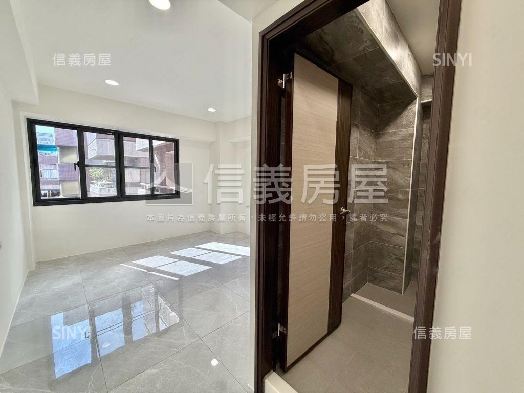 近捷運川普皇家三房車位Ｂ房屋室內格局與周邊環境