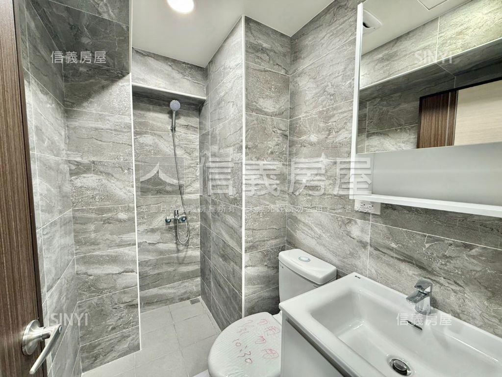 近捷運川普皇家三房車位Ｂ房屋室內格局與周邊環境