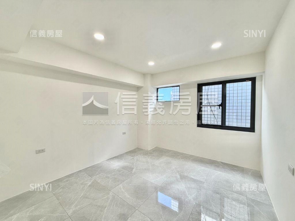 近捷運川普皇家三房車位Ｂ房屋室內格局與周邊環境