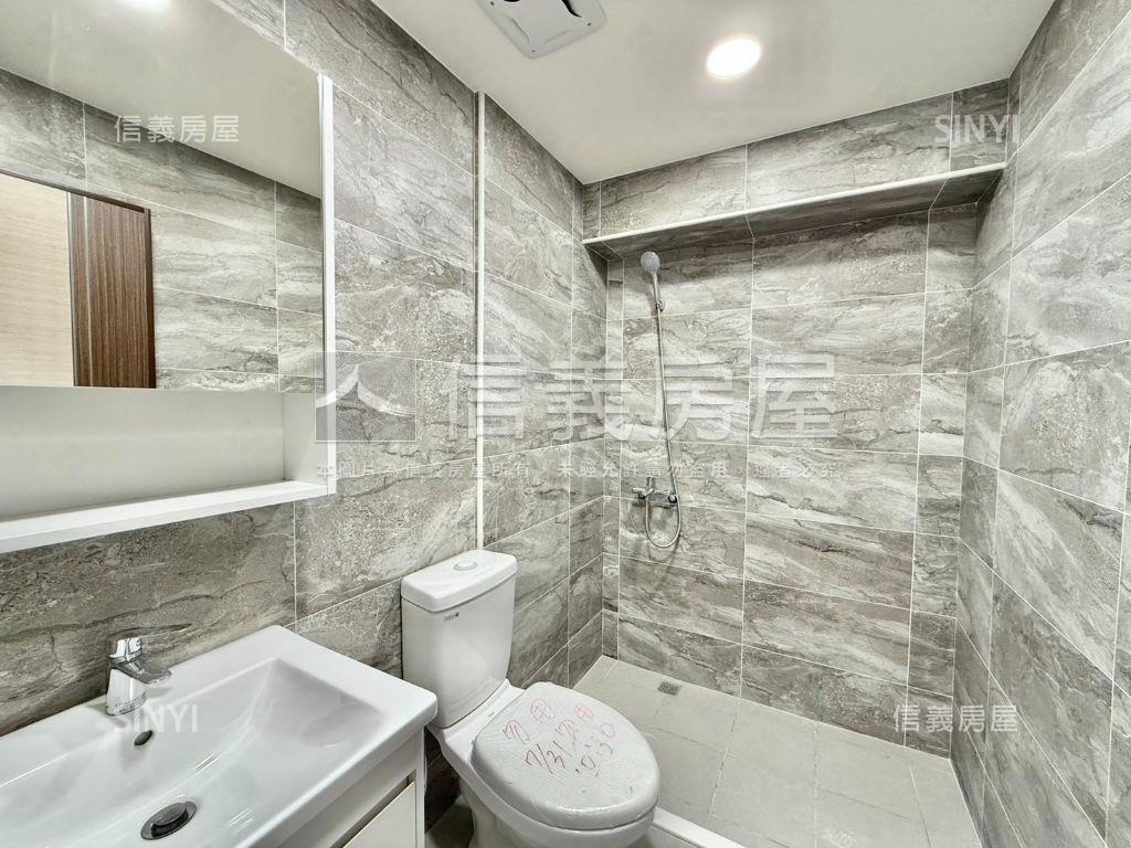 近捷運川普皇家三房車位Ｂ房屋室內格局與周邊環境