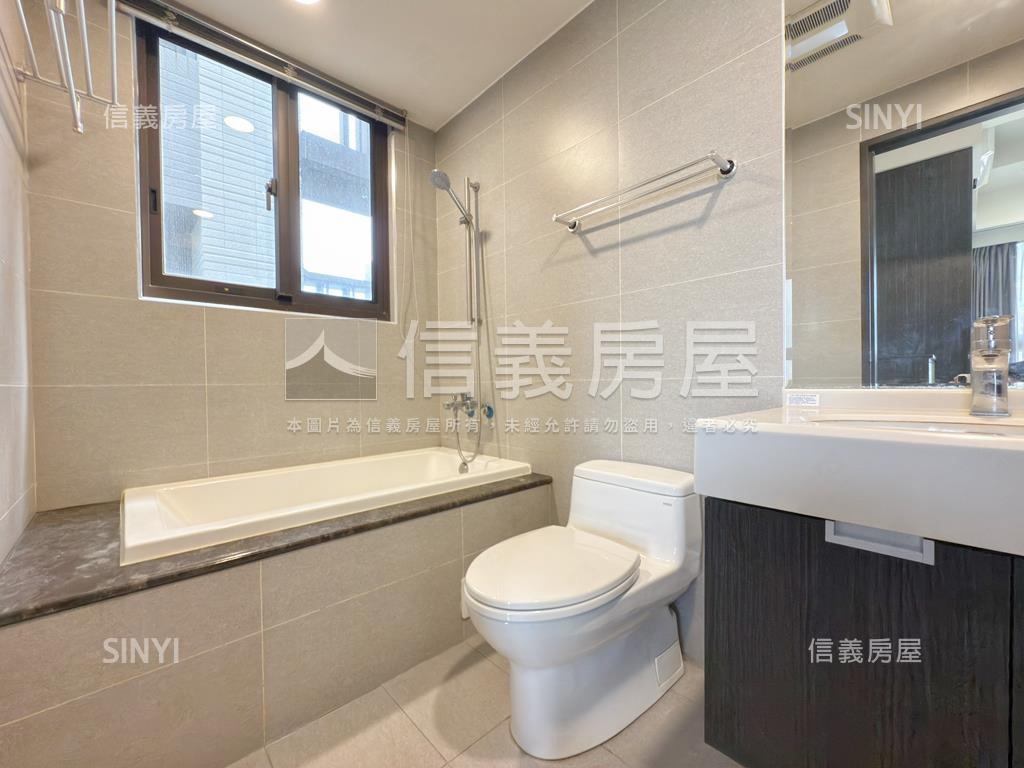 近捷運精裝耀文心三房平車房屋室內格局與周邊環境