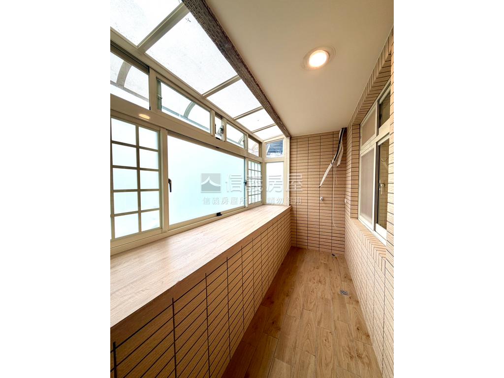 秀朗採光美妝大兩房房屋室內格局與周邊環境