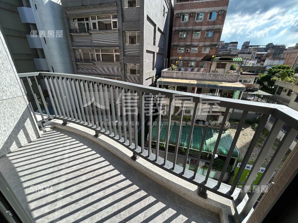 中央新村採光三房平面車位房屋室內格局與周邊環境