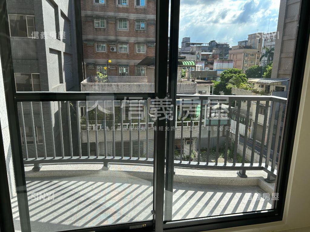 中央新村採光三房平面車位房屋室內格局與周邊環境