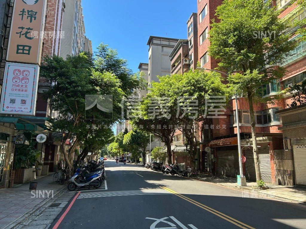 中央新村採光三房平面車位房屋室內格局與周邊環境