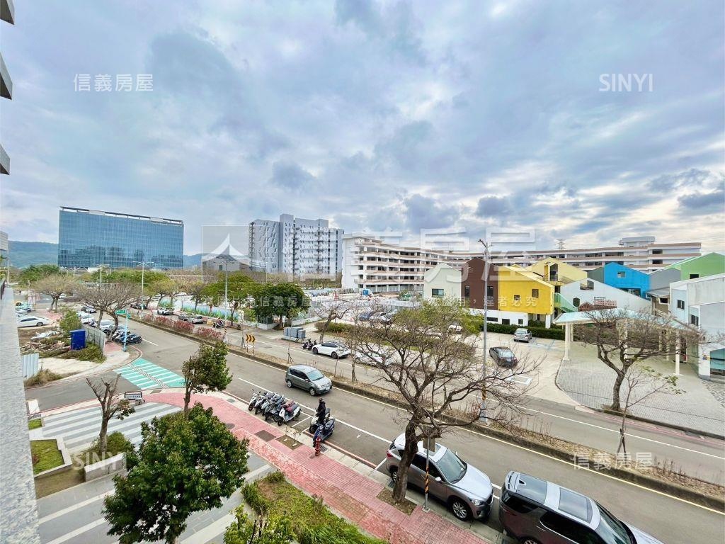 高鐵良茂東南露臺雙車位房屋室內格局與周邊環境