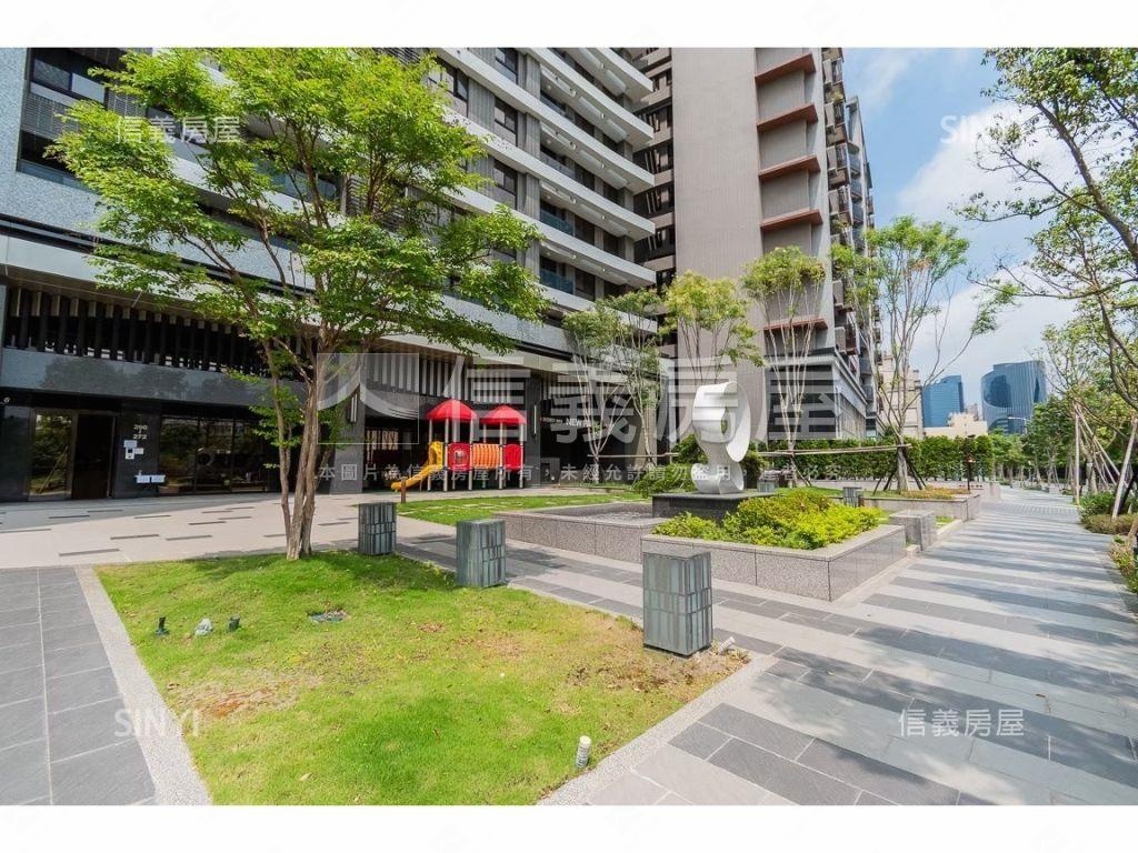 高鐵良茂東南露臺雙車位房屋室內格局與周邊環境
