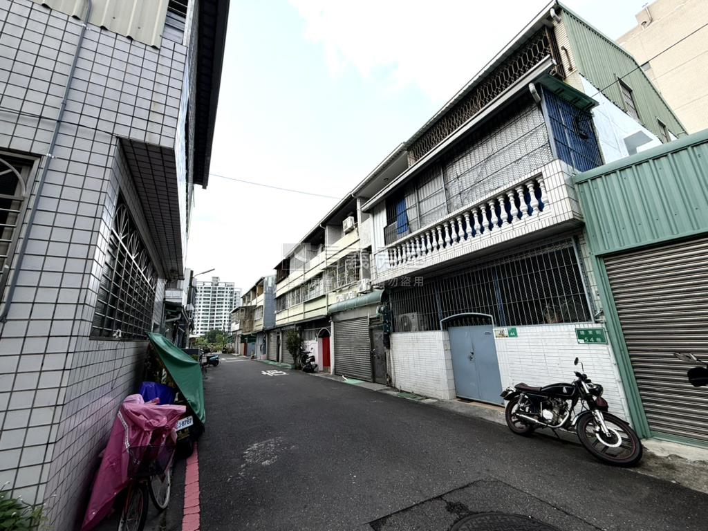 平實營區大坪面寬透天房屋室內格局與周邊環境