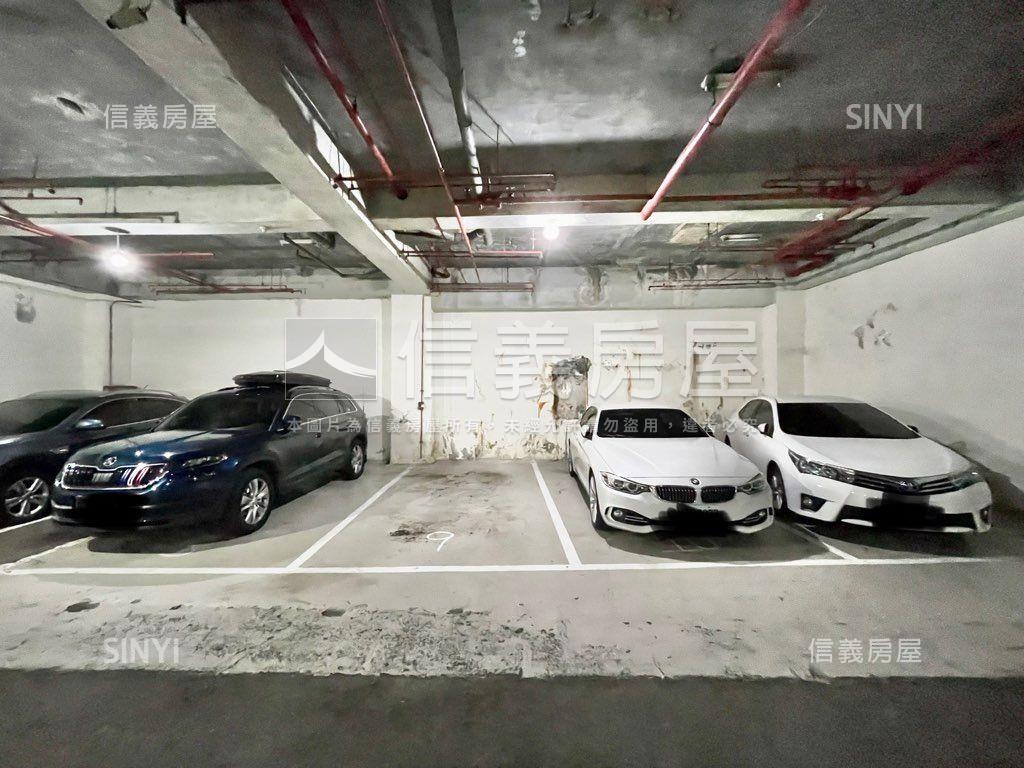 獨立權狀平面車位四個房屋室內格局與周邊環境