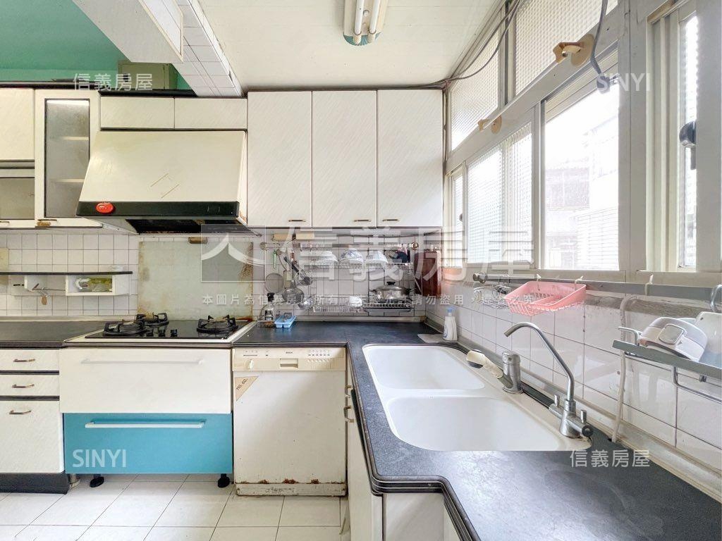 四號公園．大坪數雙衛格局房屋室內格局與周邊環境