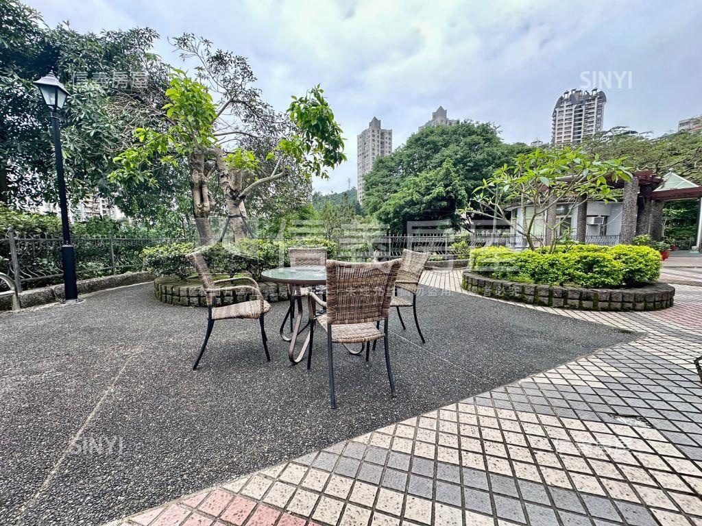 涵煙翠臻品二房房屋室內格局與周邊環境