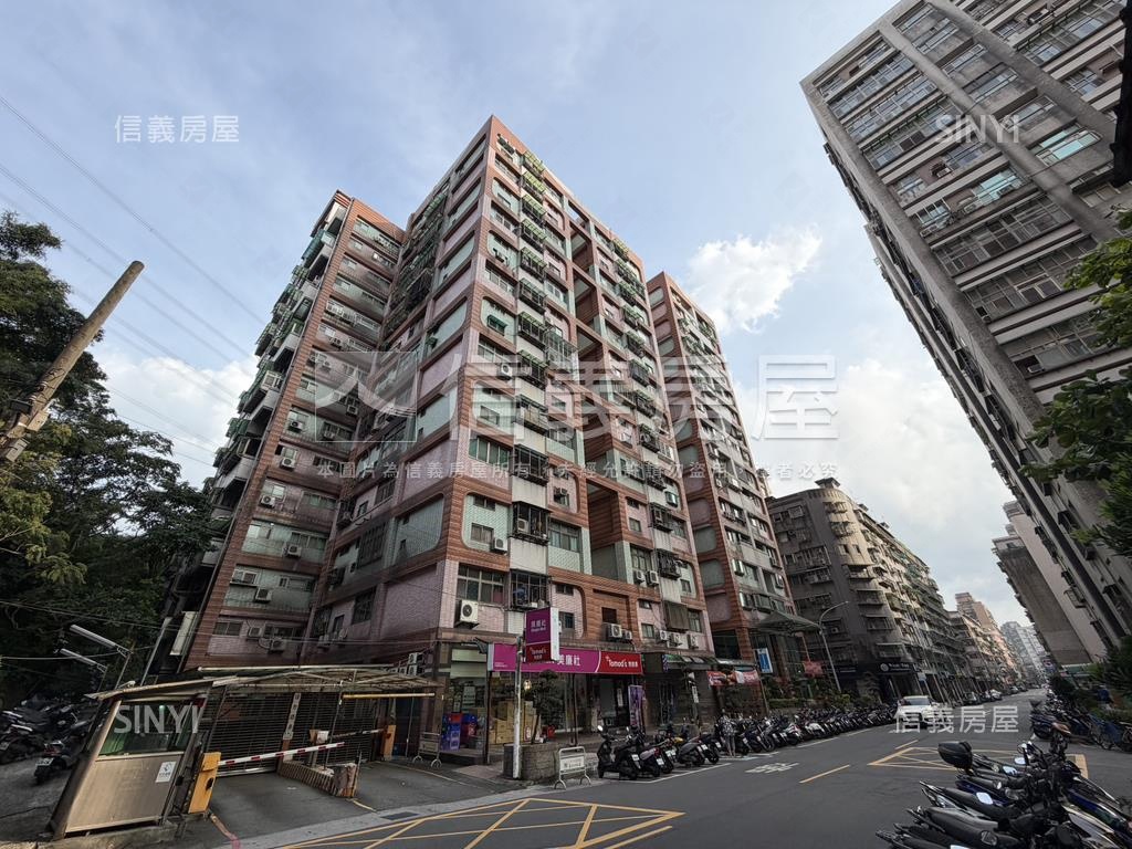 世代名門挑高朝南高樓房屋室內格局與周邊環境