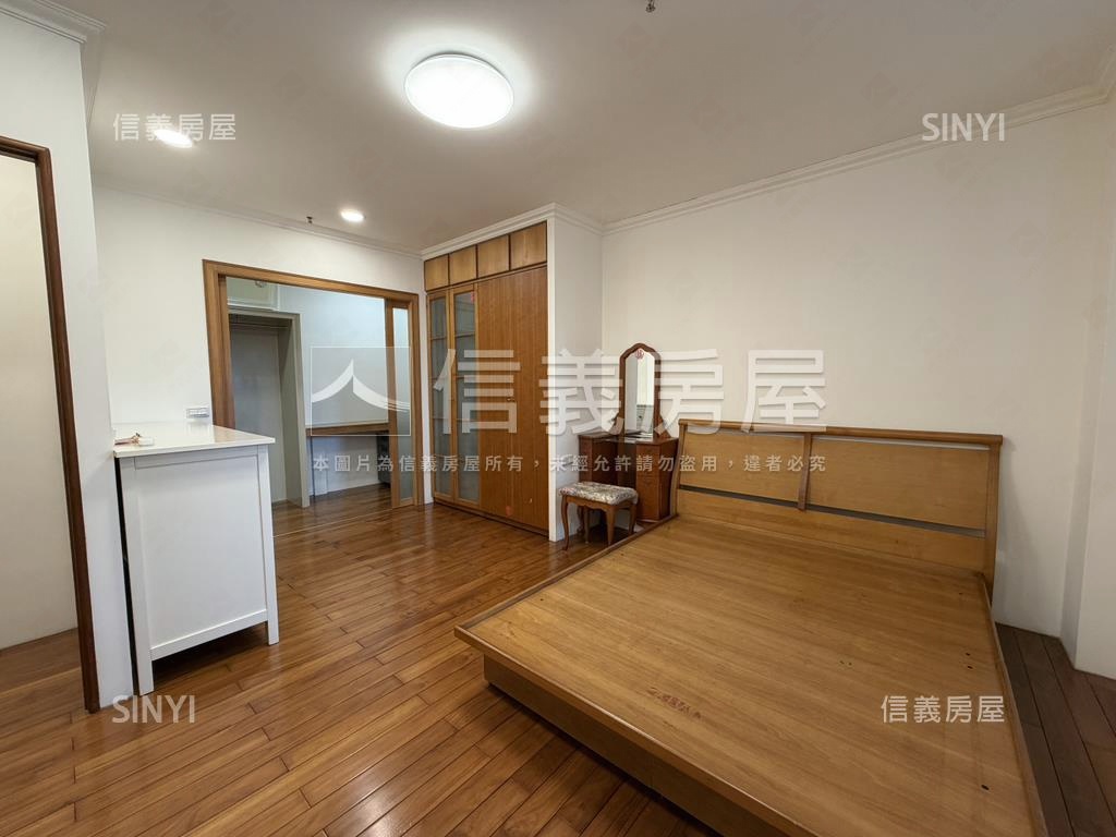 世代名門挑高朝南高樓房屋室內格局與周邊環境