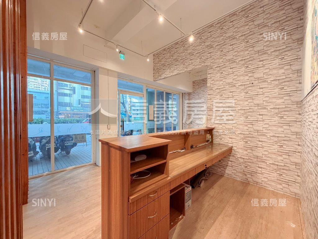 近文華高中捷運賺錢金透店房屋室內格局與周邊環境