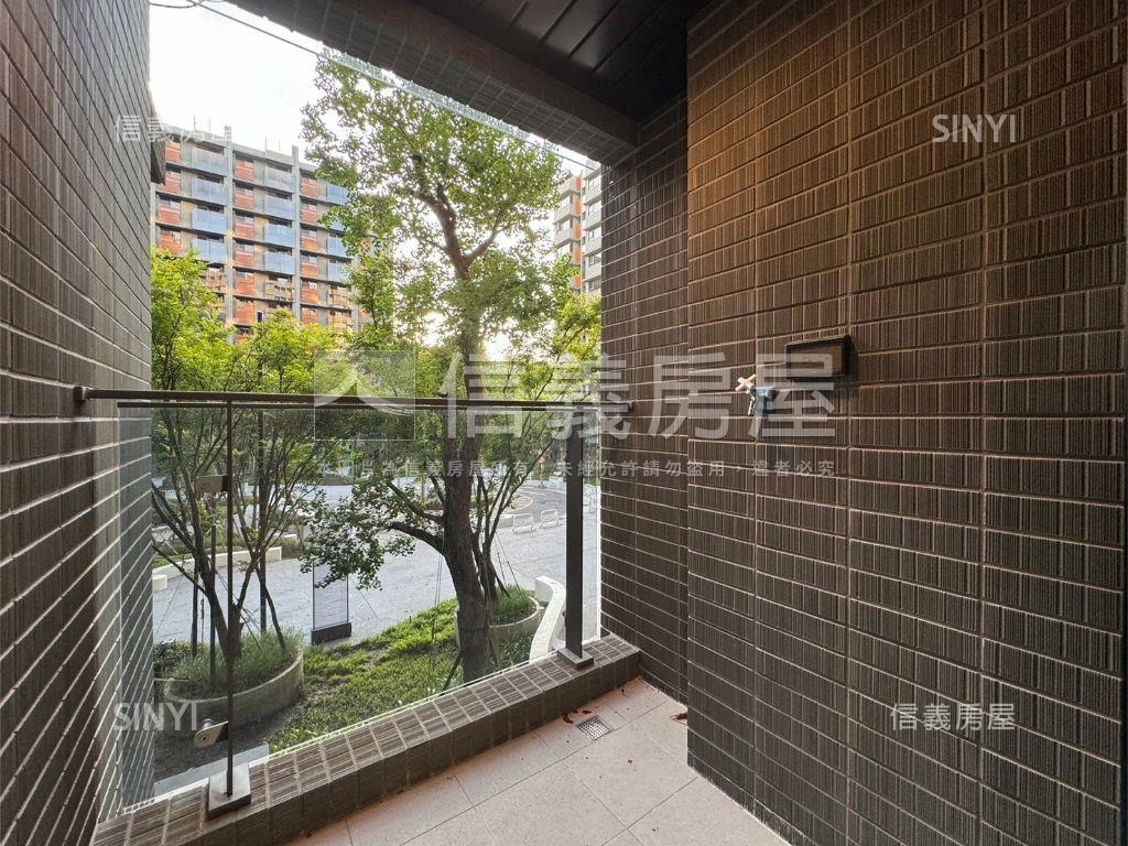 星野沐月２房車位房屋室內格局與周邊環境