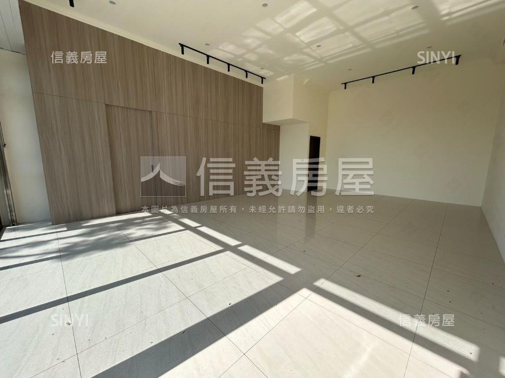 面寬約７米漂亮店面平車房屋室內格局與周邊環境