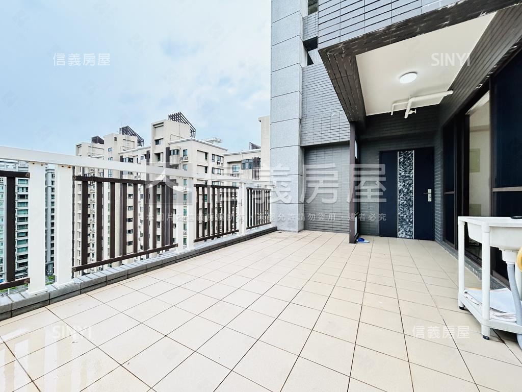 專任‧美麗境‧露台‧兩房房屋室內格局與周邊環境