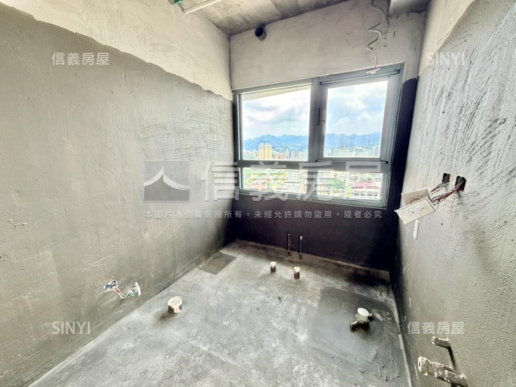 典藏水岸富裔樓中樓雙車位房屋室內格局與周邊環境