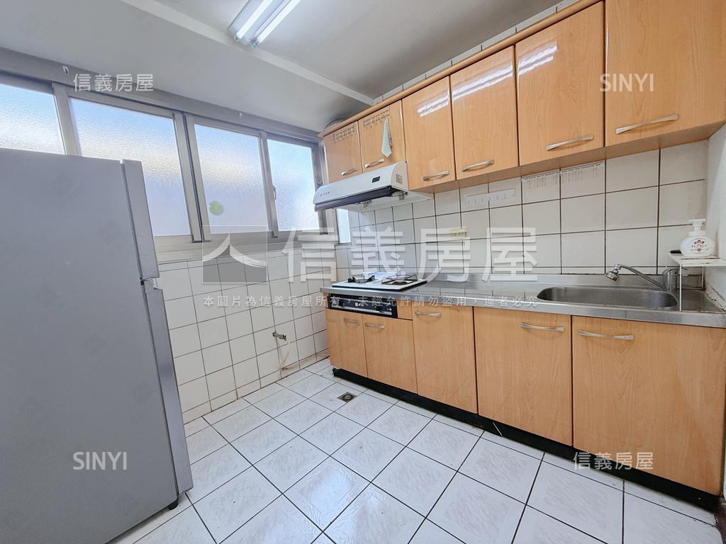 富宇新天地３房車位房屋室內格局與周邊環境