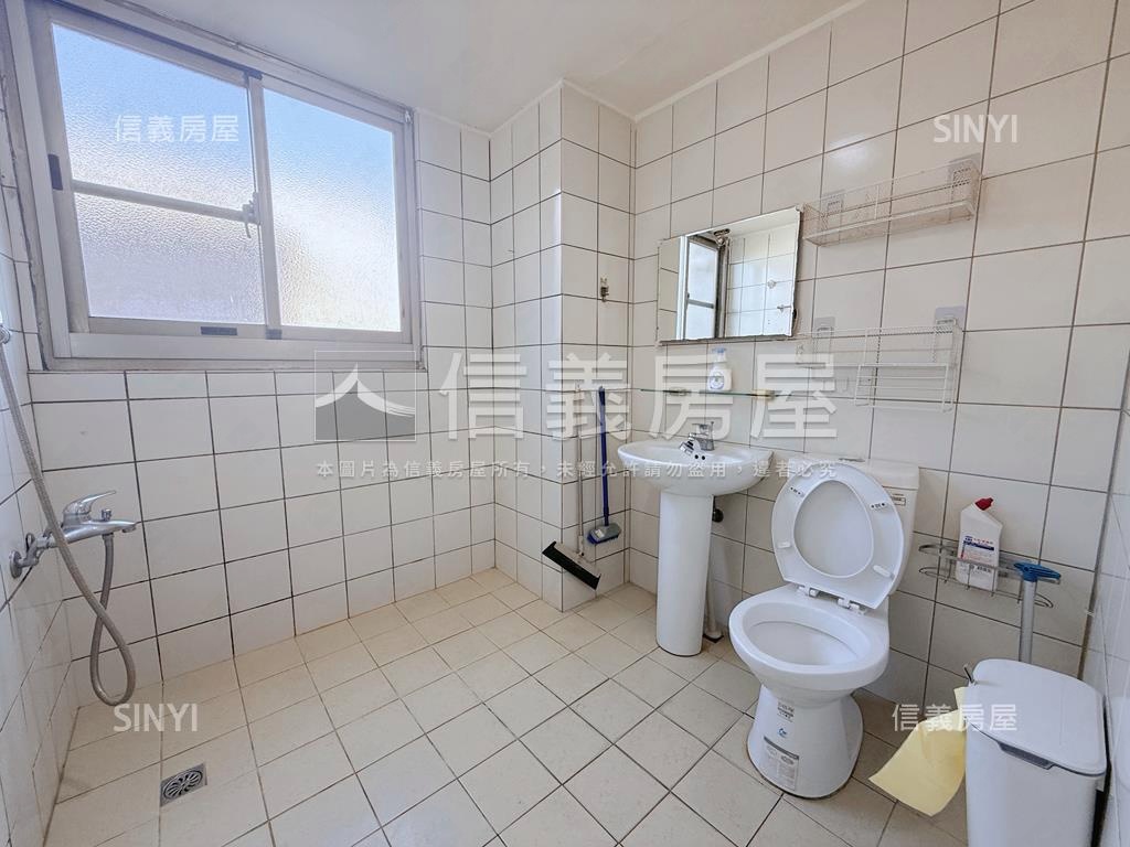 富宇新天地３房車位房屋室內格局與周邊環境