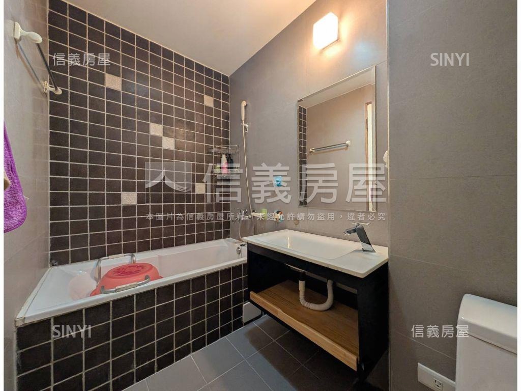駕入美寓˙一樓質感車庫宅房屋室內格局與周邊環境